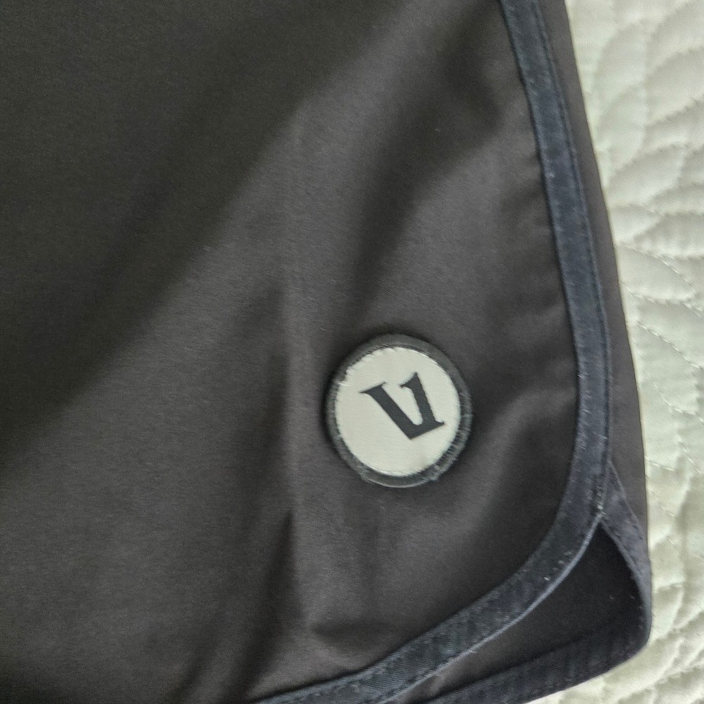 Vuori Cruise Boardshort Black Swim Trunks Size 28 Athletic Quick Dry - Picture 8 of 9